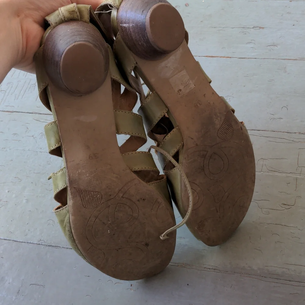 Everybody by BZ Moda strappy green peep toe kitten heel sandals - Picture 4 of 8